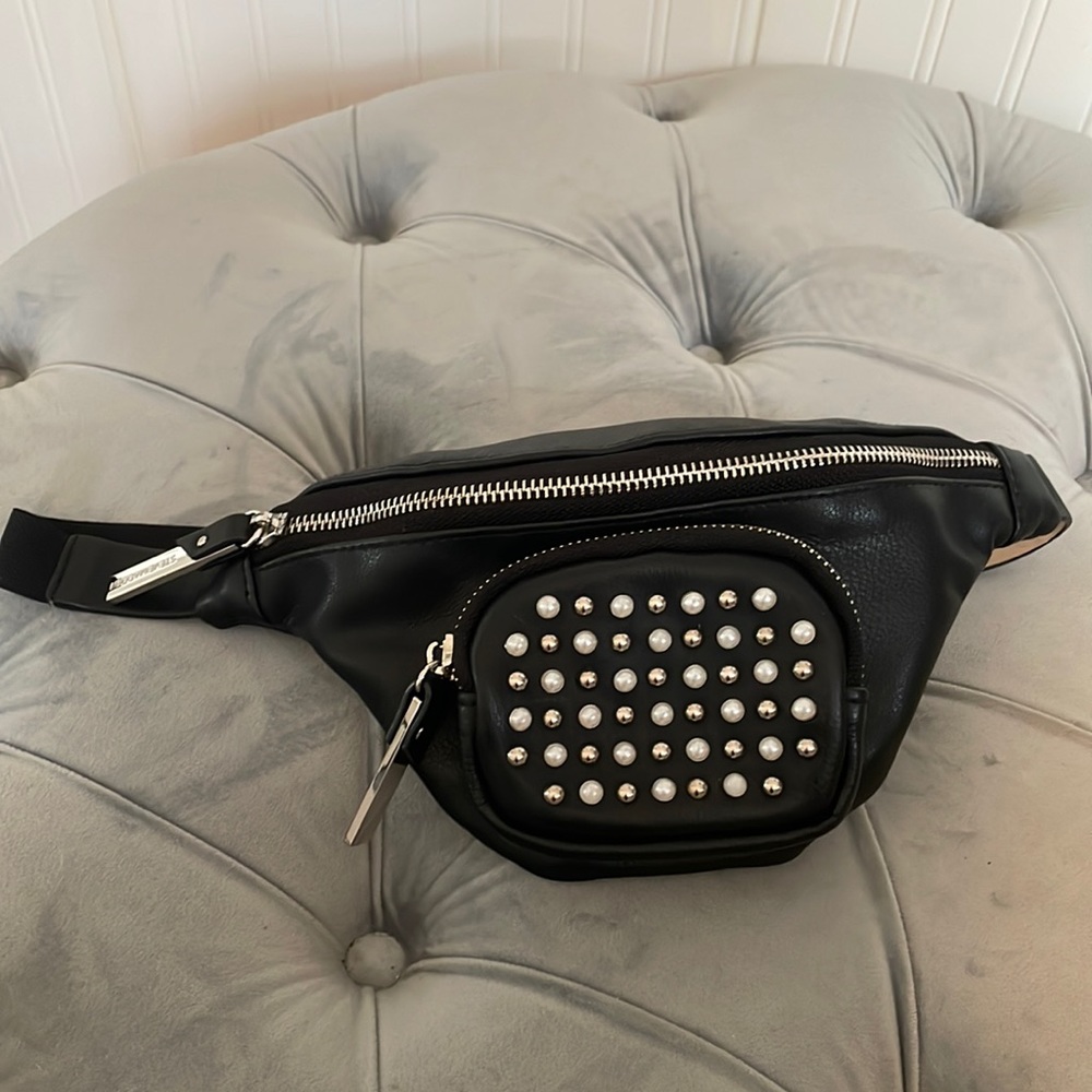 STEVE MADDEN FANNY PACK